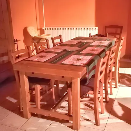 Vakantiehuis Maison De Charme Avec Vue Sur La Montagne A Albaret-Sainte-Marie