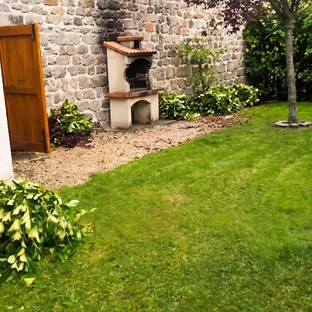 Maison De Charme Avec Vue Sur La Montagne A Albaret-Sainte-Marie